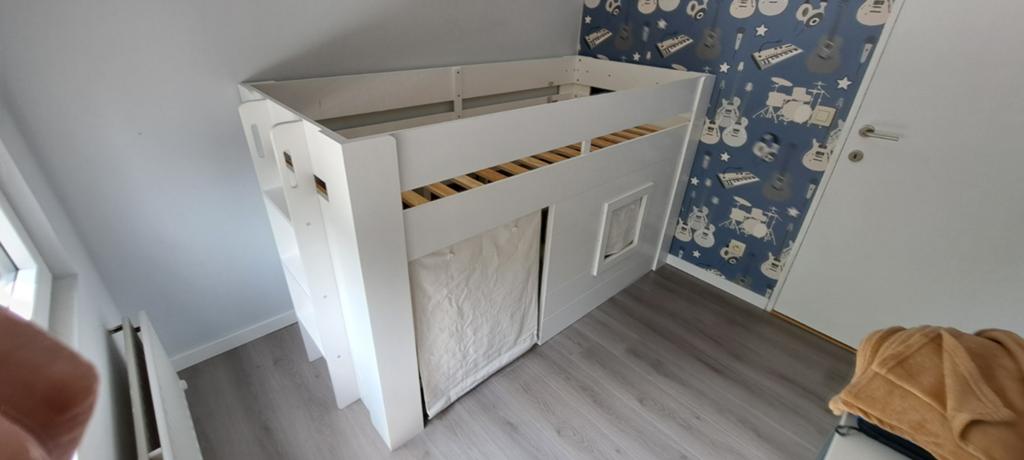 Half hoogslaper te koop, Kinderen en Baby's, Kinderkamer | Stapelbedden en Hoogslapers, Ophalen, Hoogslaper