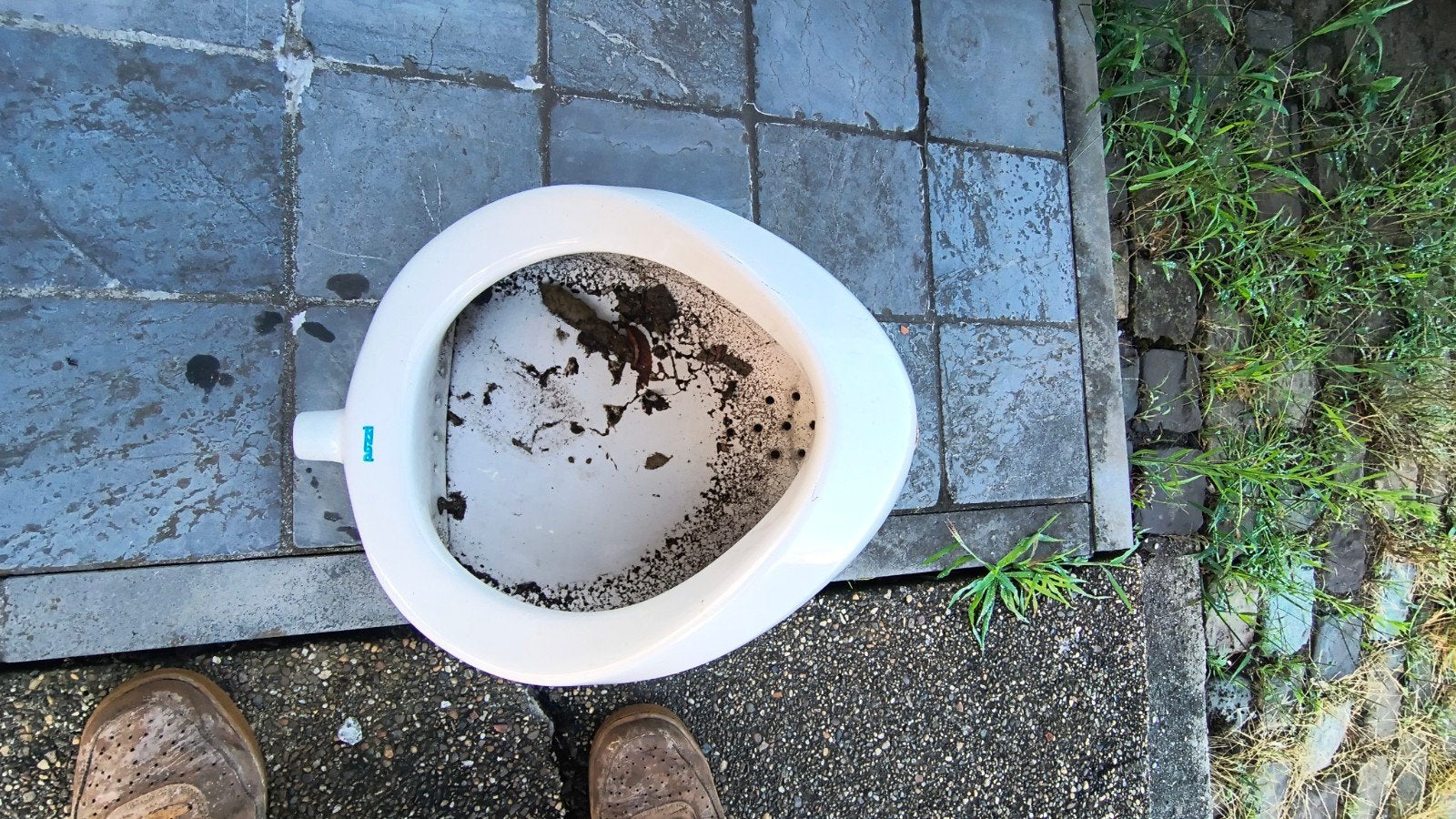 pissijn urinoir in goede staat gratis, Huis en Inrichting, Badkamer | Badkamermeubels, Ophalen