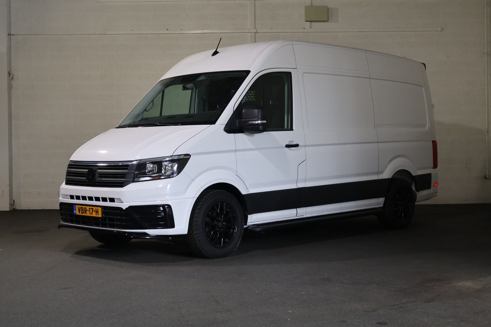 Volkswagen Crafter 2.0 TDI L3 H3 140pk Black Line Airco Navi, Auto's, Parkeersensor, Wit, 200 g/km, Te koop