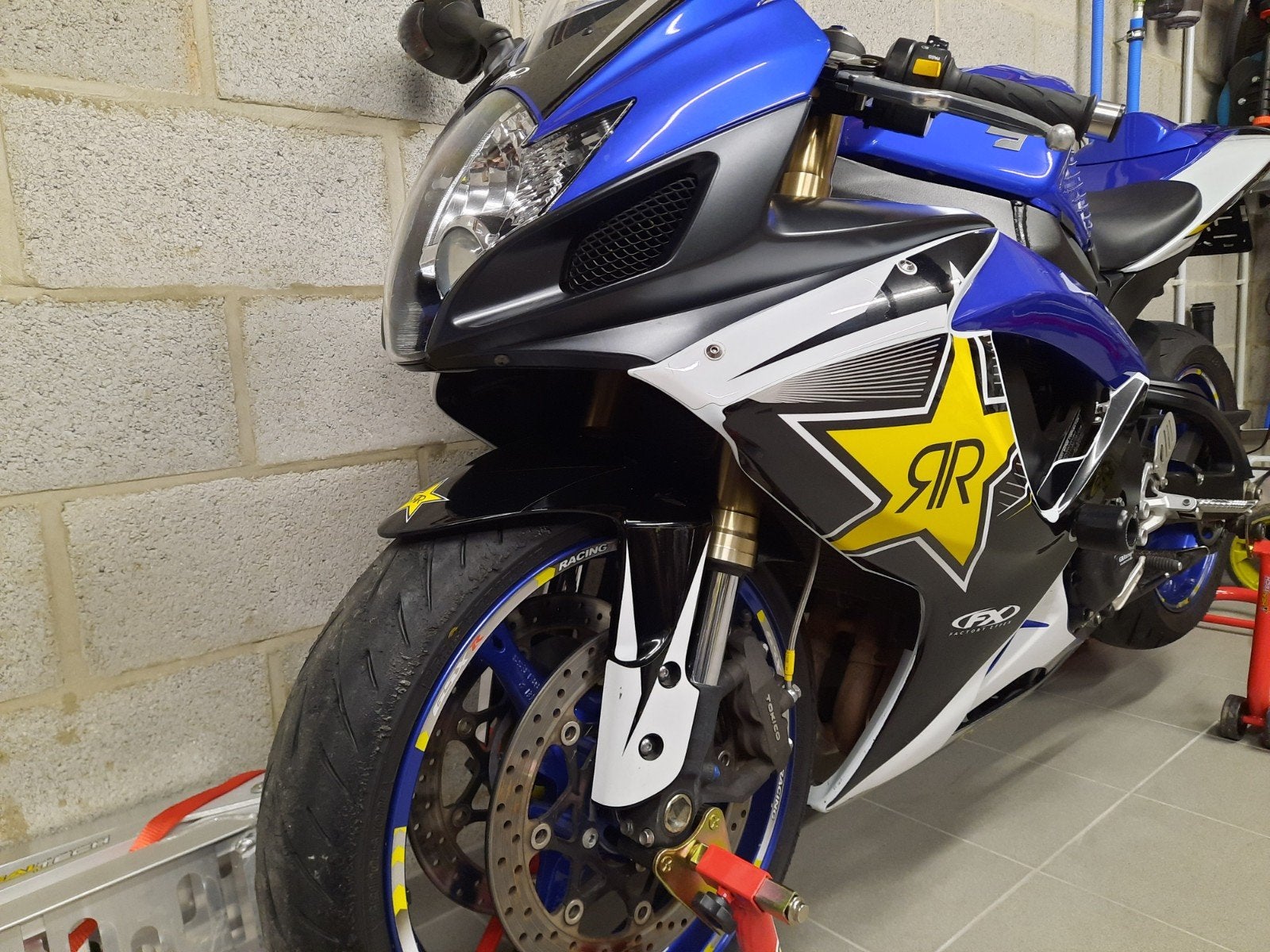 gsxr600 k6 k7 carénage et autre pieces, Enlèvement