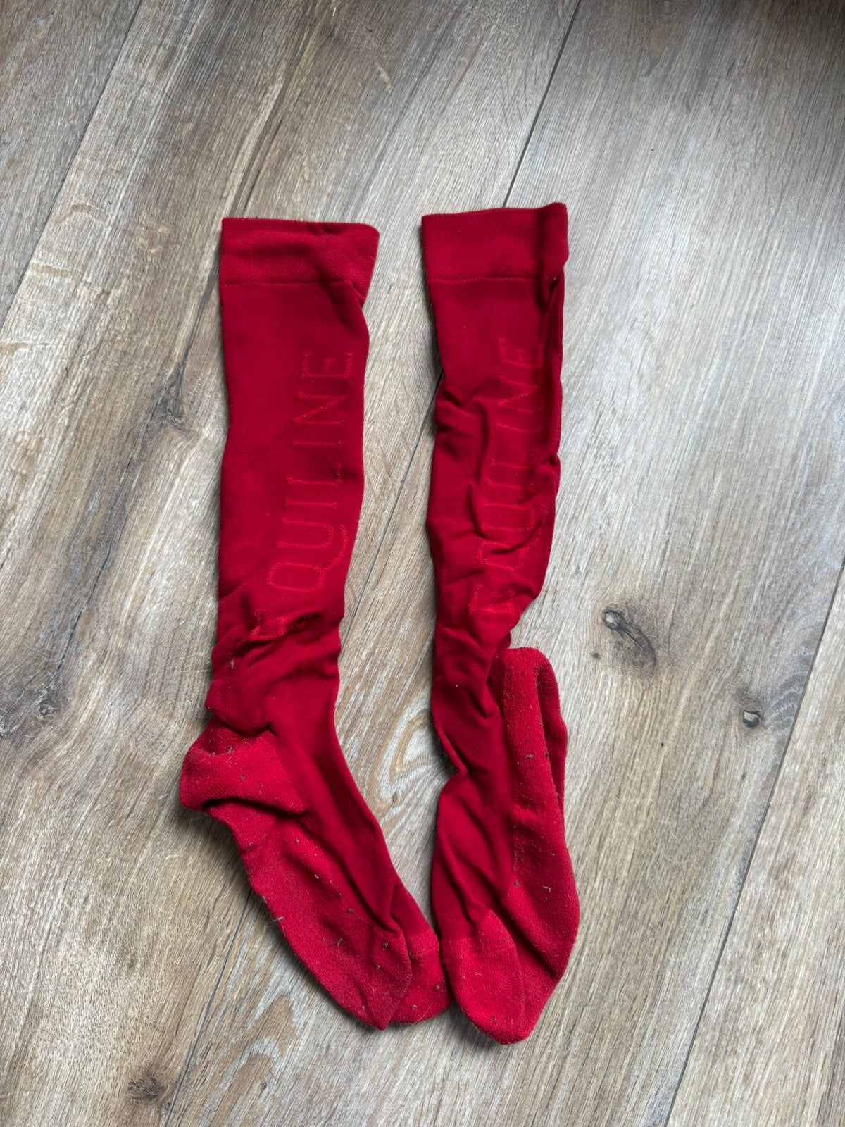 Equiline kousen, Dieren en Toebehoren, Paardrijkleding, Rood, Overige merken, Zo goed als nieuw, Onderkleding