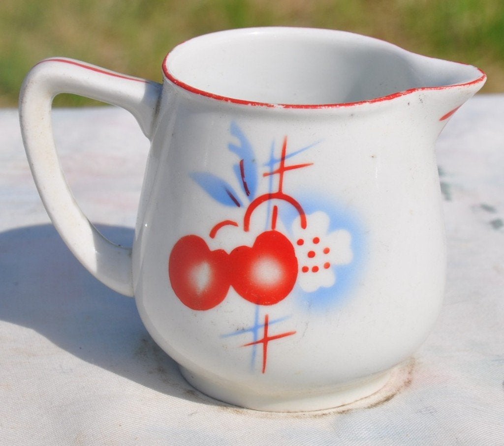 pot au lait porcelaine vintage motif cerise, Antiquités & Art, Enlèvement ou Envoi