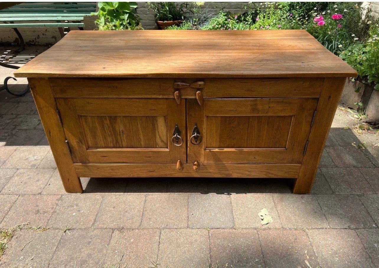 massief houten tv meubel met unieke houten details, Ophalen, Zo goed als nieuw