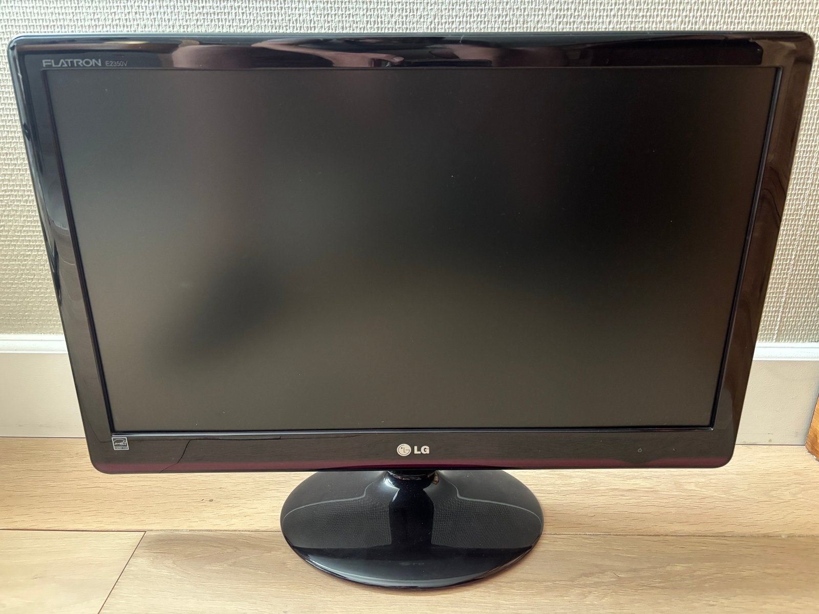 LG Flatron E2350V 23”, Computers en Software, Ophalen, Zo goed als nieuw, HDMI
