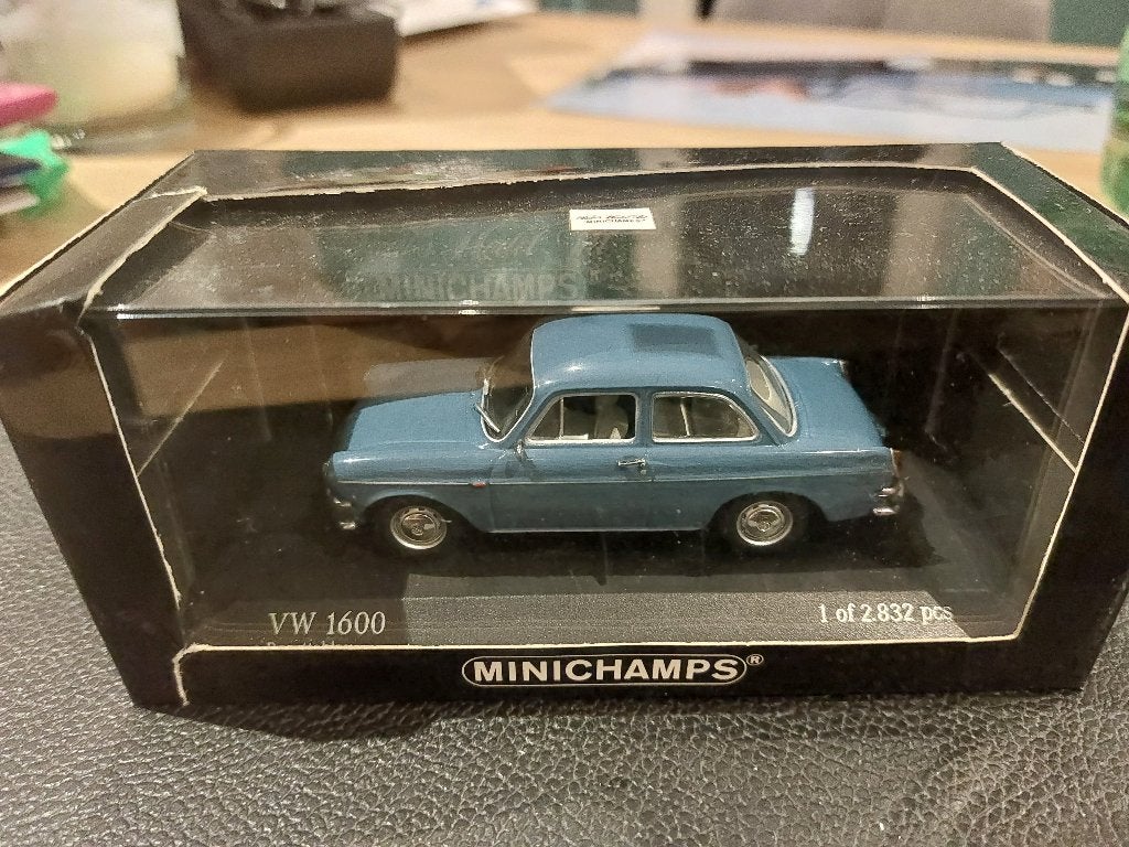 Minichamps VW 1600 de 1966 regatta blue 1/43, Enlèvement ou Envoi, Neuf, Voiture, MiniChamps
