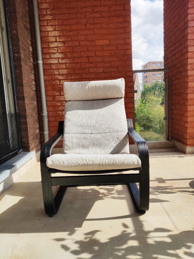 Fauteuil IKEA POÄNG – Structure noire / Coussin beige, Maison & Meubles, Moins de 75 cm, Bois, Enlèvement, Utilisé