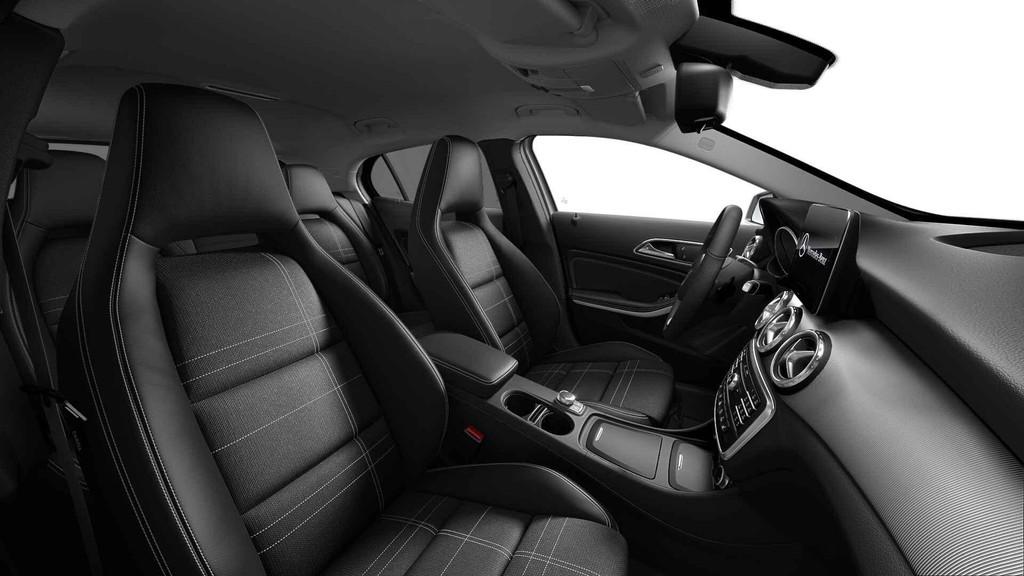 Mercedes-Benz GLA-klasse 200 Luxury Line | Achteruitrijcamer, Autos, Achat, Euro 6, Noir, 5 portes