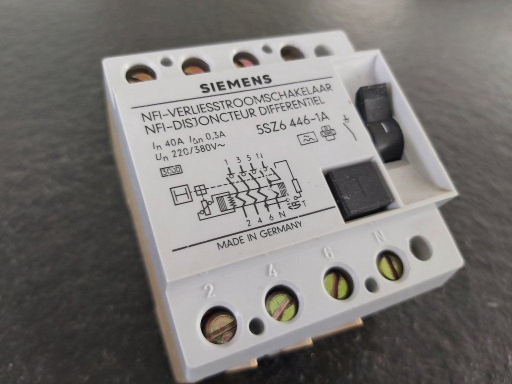 Différentiel SIEMENS 4P - 40A - 0,3A, Enlèvement ou Envoi, Comme neuf, Siemens, Interrupteur différentiel