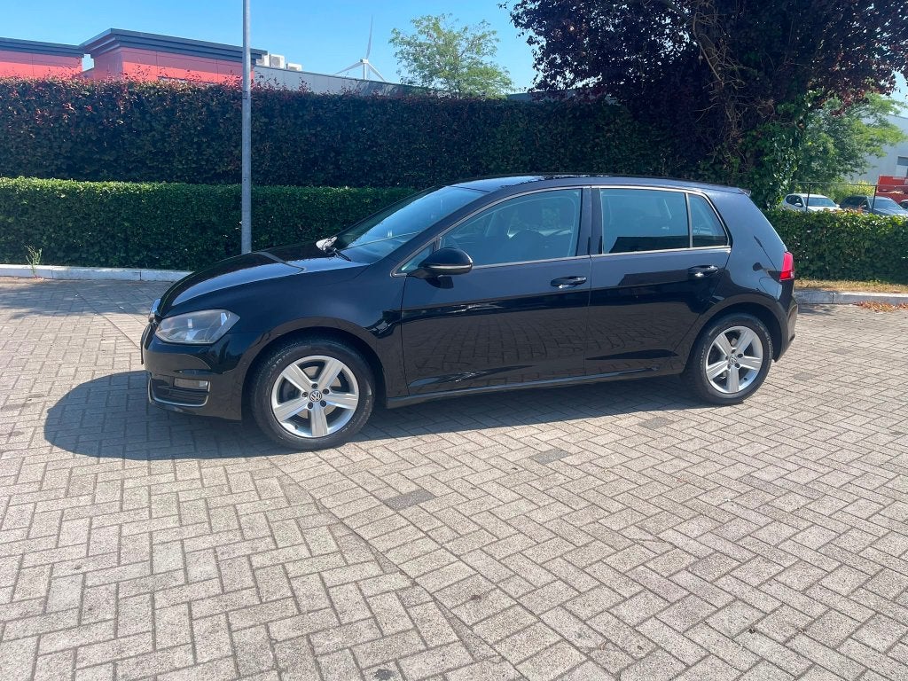 Volkswagen Golf 2.0 TDI Bluemotion, Auto's, Volkswagen, Automaat, Euro 6, Alcantara, Zwart
