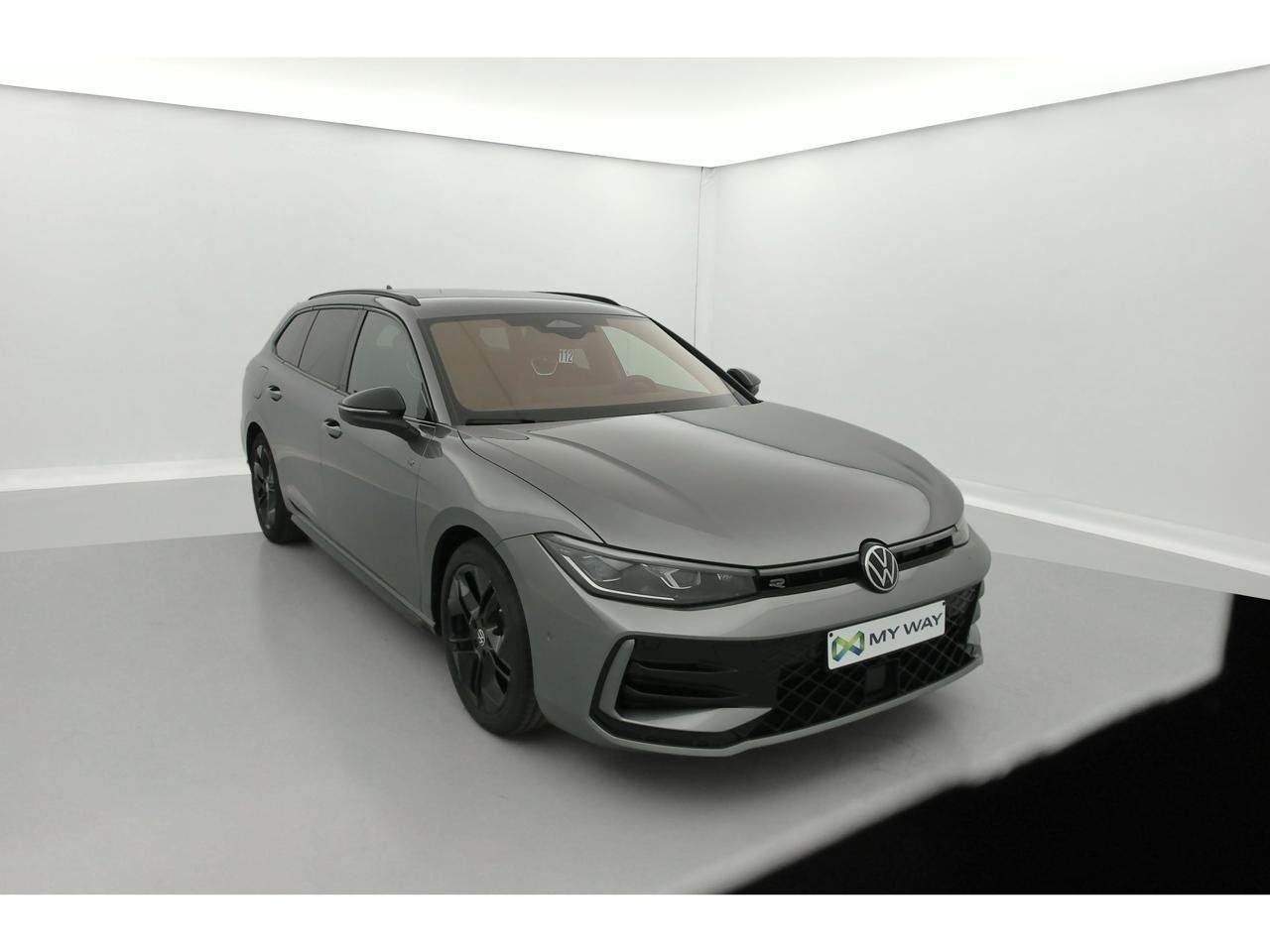 Volkswagen Passat SW Passat Variant 1.5 eTSI R-Line Business, Auto's, Automaat, 129 g/km, Break, Lederen bekleding