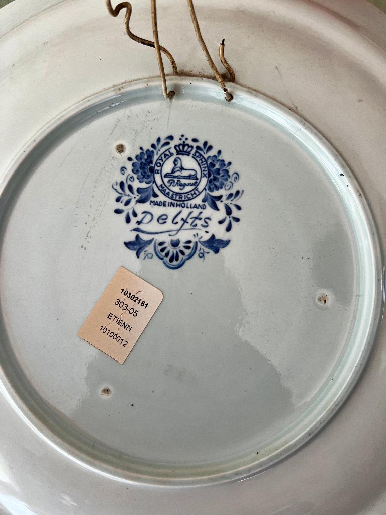 Assiettes antiquités, Enlèvement