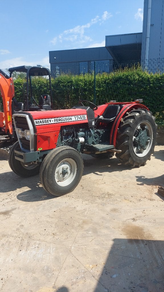 Massey Ferguson 174s, Zakelijke goederen, Ophalen