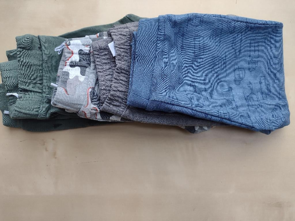 4 pantalons de survêtement taille 92-98, Pantalon, Garçon, C&A, Comme neuf