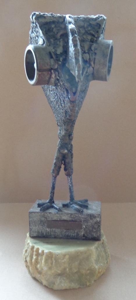 ROGER VAN BELLEGHEM / LOOPVOGEL / ASSEMBLAGE / H= 33cm, Statue, Oiseau, Composites, Enlèvement