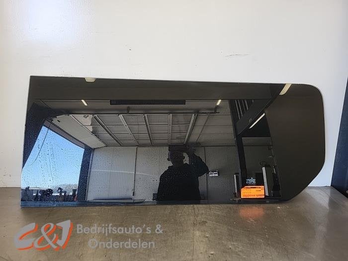 Vitre porte latérale de chargement d'un Renault Trafic, Autos : Pièces & Accessoires, Renault, -, 3 mois de garantie, Utilisé
