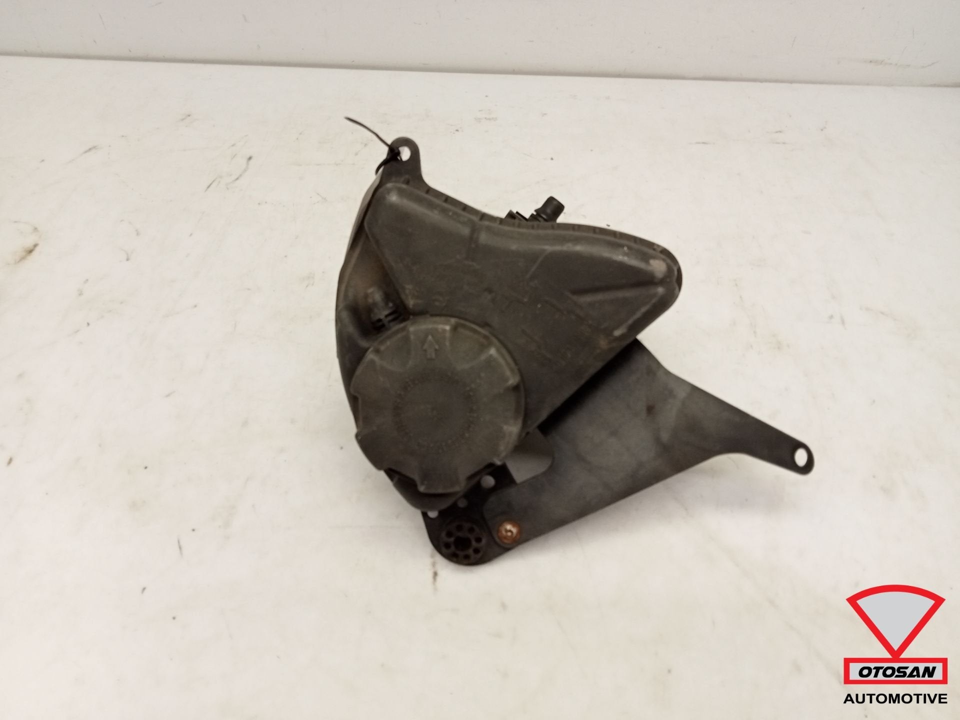 R servoir de liquide de refroidissement BMW S rie 5, 6, 7 F1, Petuelring 130
80788  Munich, DE, Info@bmw.de, Utilisé, BMW