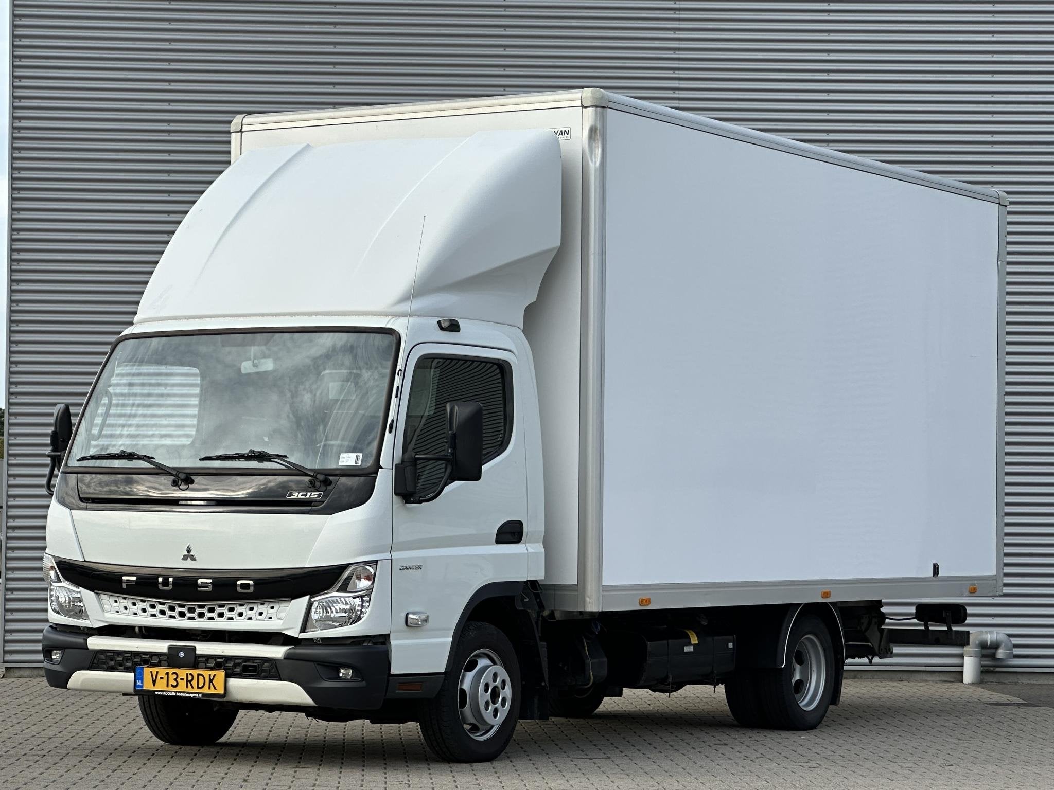 FUSO Canter 3C15 3.0 DI 340 bakwagen met deuren airco|trekha, Gebruikt, 4 cilinders, FUSO, Wit