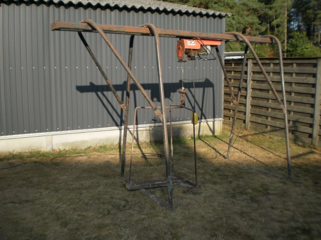 bouwlift  hijslier met kruiwagenstoel en bedieningspeer, Enlèvement, Utilisé, Ascenseur de chantier