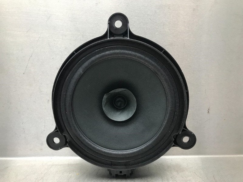LUIDSPREKER Mazda 2 (DJ / DL) (01-2014/02-2018) (|576710|), Gebruikt, Dhr. M. Roggen, Mazda, Marinus@Japoto.nl