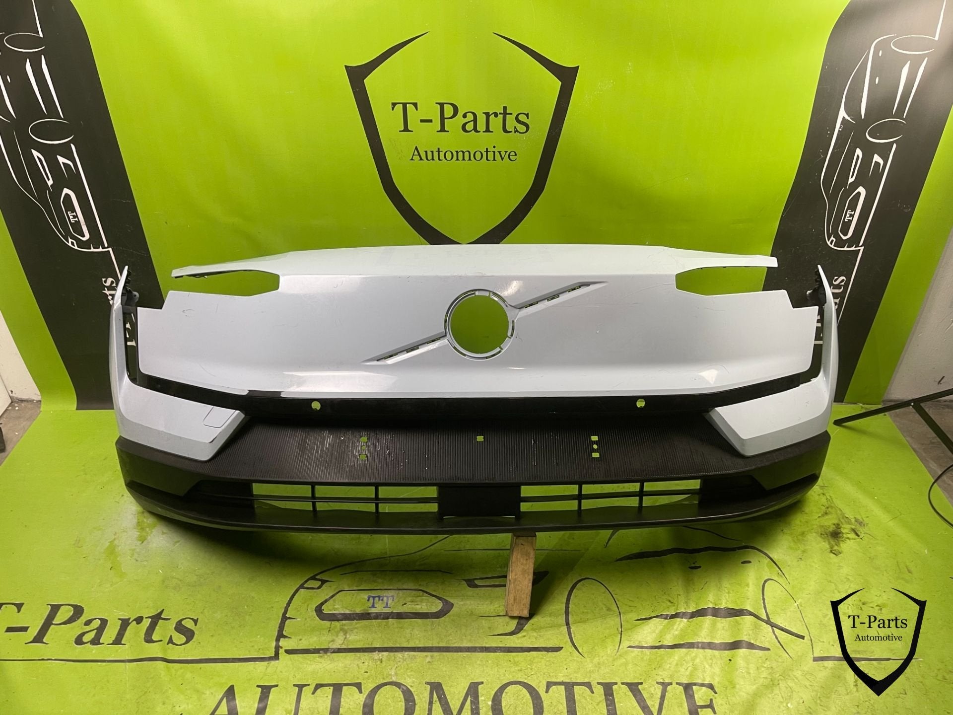 volvo EX30 EX 30 voorbumper bumper grille rooster gril, Info@fabrikant.eu, Volvo, Bumper, Fabrikantstraat 1
1000 AA  Amsterdam