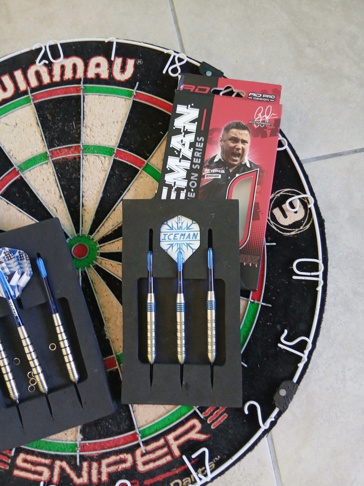 WINMAU DART BORD SNIPER, Sport en Fitness, Ophalen, Gebruikt, Dartbord met pijlen