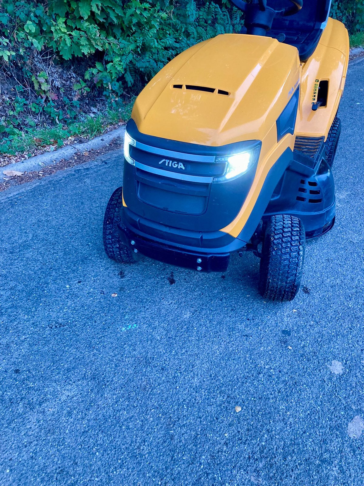 tracteur de pelouse Stiga Estate, Enlèvement, Utilisé, Démarrage électrique
