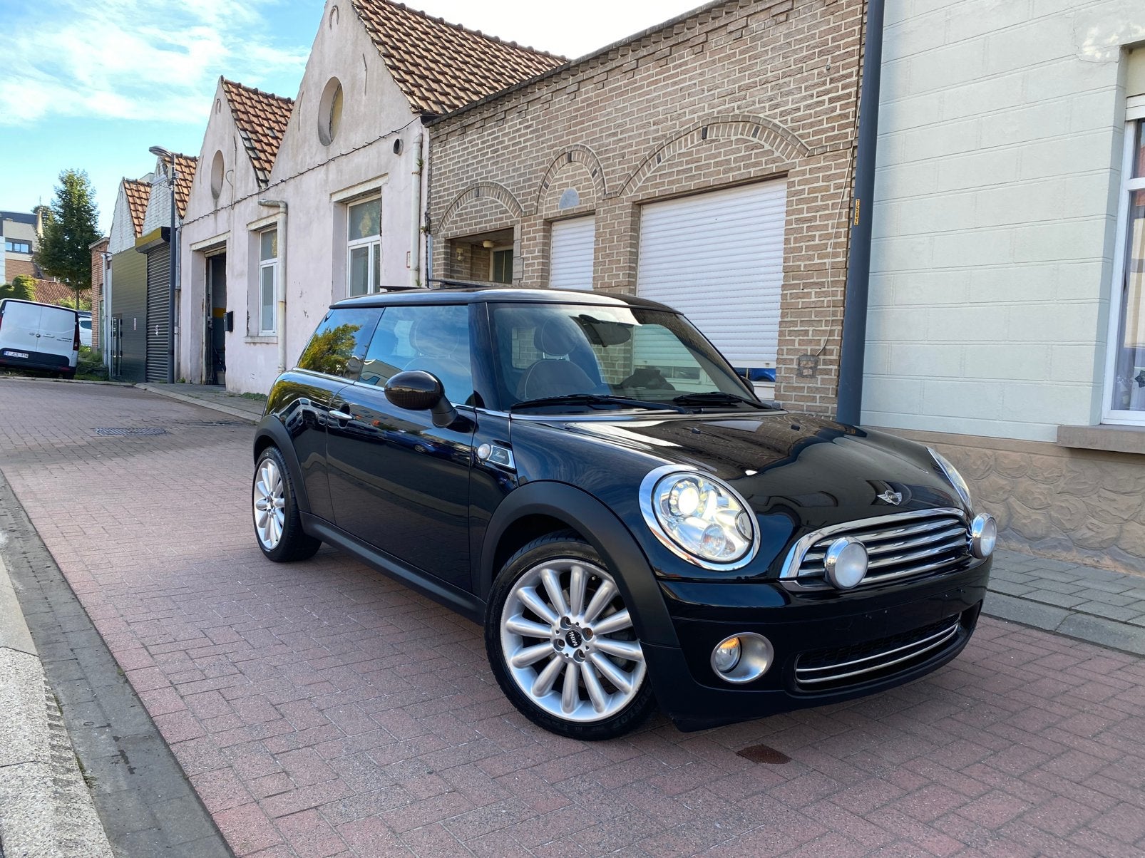 Mini Cooper MAYFAIR 1.6i / 2010 / 135000.km/leider/ Open dak, Voorwielaandrijving, Beige, 4 cilinders, Leder