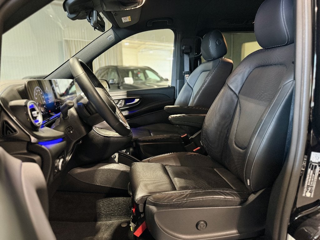 Mercedes-Benz V300d 4Matic AMG-Line |  Lichte Vracht, Automaat, 4 cilinders, Parkeersensor, Zwart