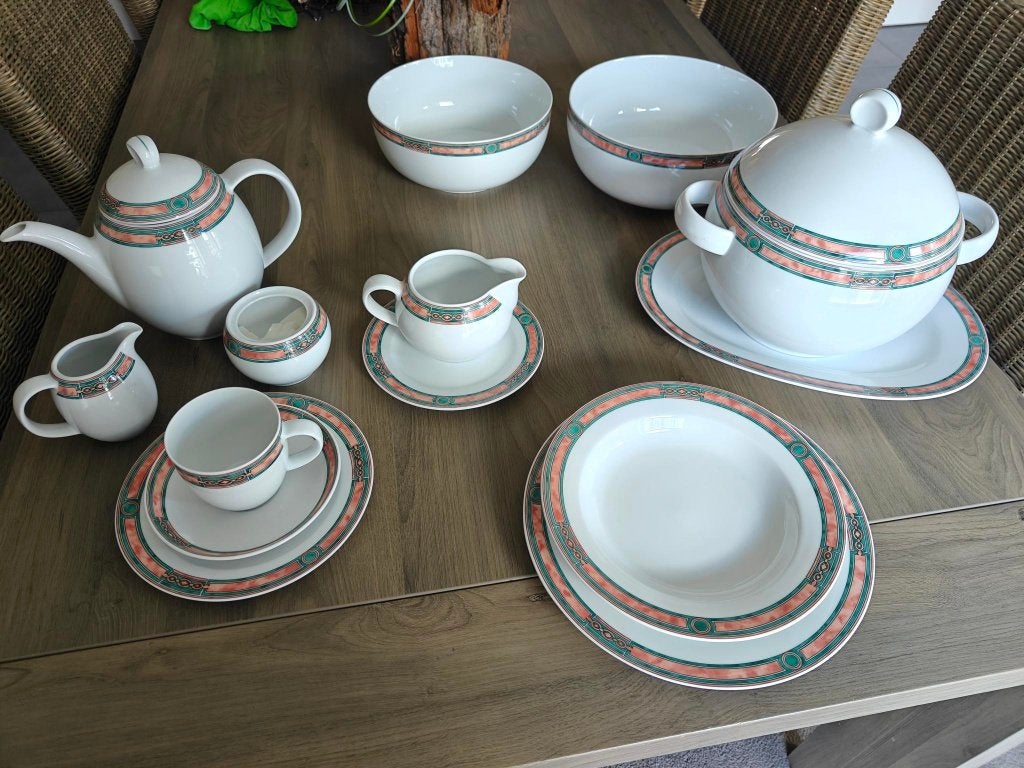 eet- en koffieservies voor 12 personen, Huis en Inrichting, Ophalen, Zo goed als nieuw, Bord(en)