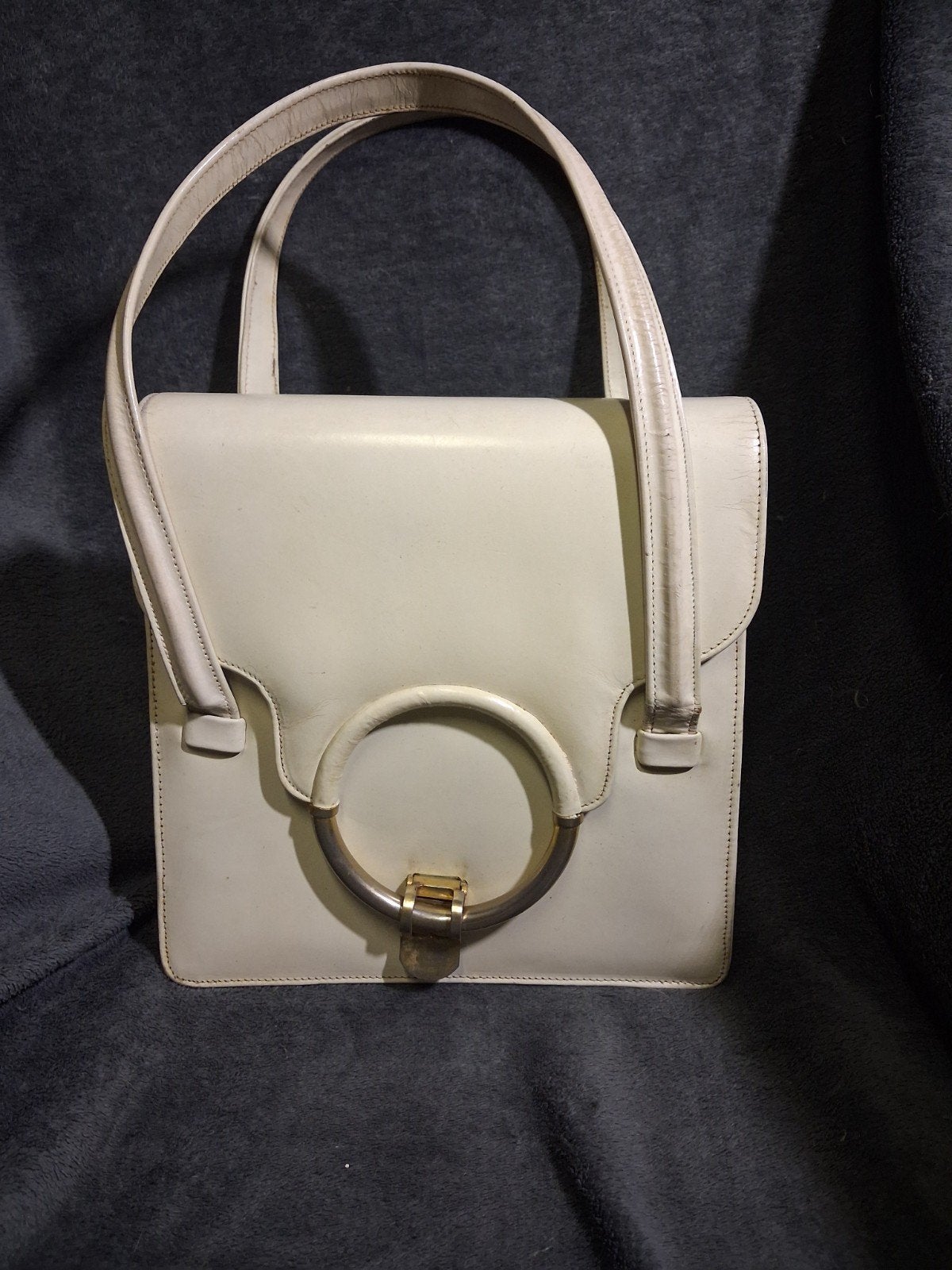 Vintage witte handtas – retro model met grote ronde sluiting, Handtassen en Accessoires, Tassen | Damestassen, Ophalen, Wit, Handtas