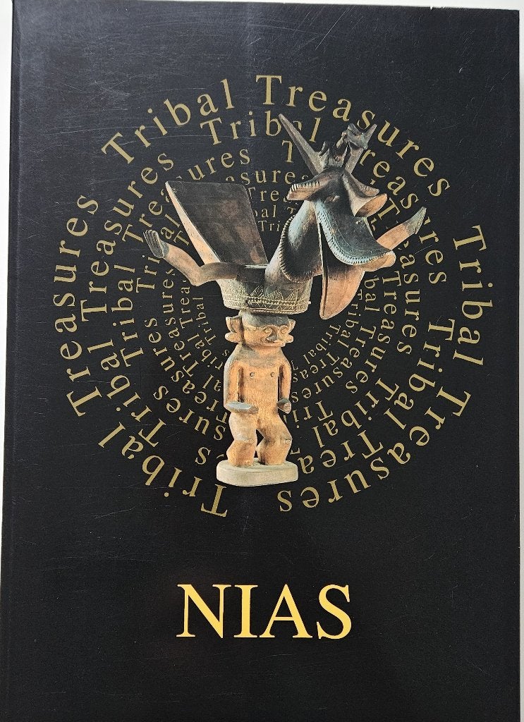NIAS Tribal Treasures - Cosmic reflections in stone, wood an, Ophalen of Verzenden, Zo goed als nieuw, Hilly Djohani-Lapian