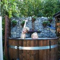 kindvr vakantiehuis boomhut speeltuin hottub sauna hond welk, Dorp, In bergen of heuvels, Boerderij of Cottage, Eigenaar