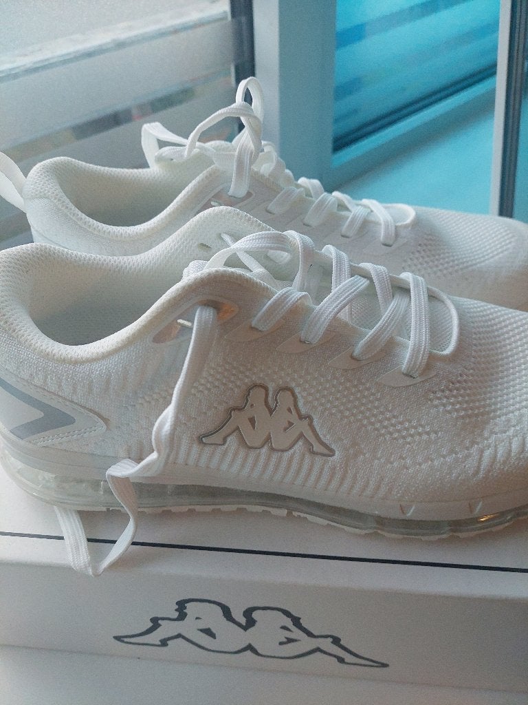 Chaussures 42, Enlèvement