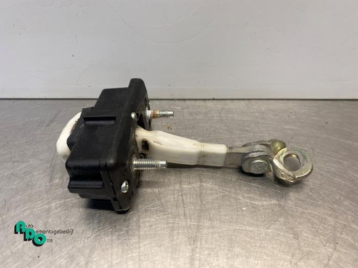 Butée 2portes gauche d'un Fiat Punto Grande (Punto Grande 0, -, 3 mois de garantie, Utilisé, Fiat