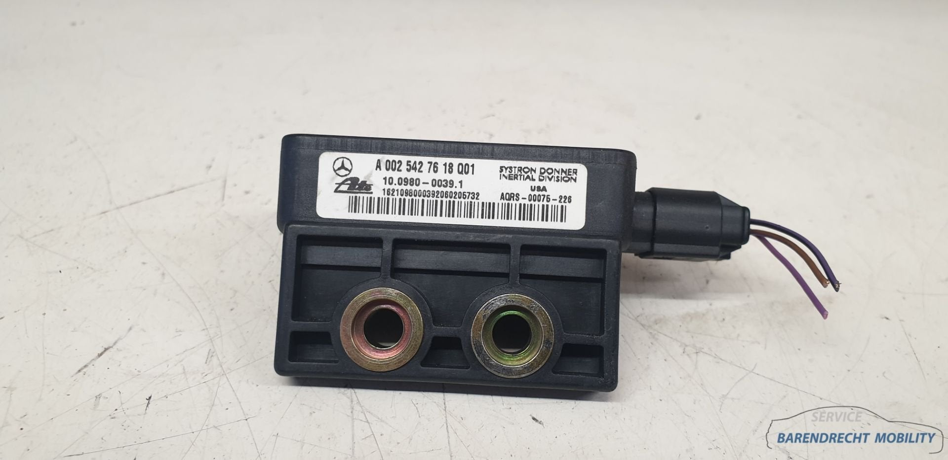 Capteur de lacet ESP W208 CLK Mercedes cabriolet 0025427618, Mercedes-Benz AG, Mercedes-Benz, Utilisé, Mercedesstrasse 120
70372  Stuttgart, DE