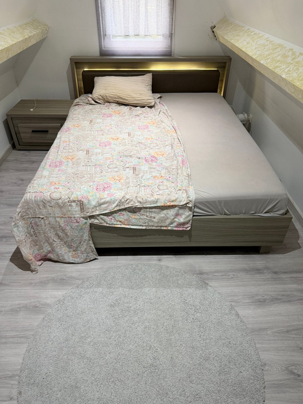 Tweepersoonsbed + twee nachtkasjes, Huis en Inrichting, Slaapkamer | Complete slaapkamers, Ophalen of Verzenden, Zo goed als nieuw