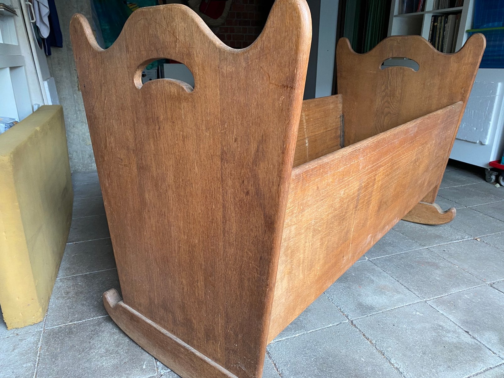 Eikenhouten wieg/bed, Ophalen, Zo goed als nieuw