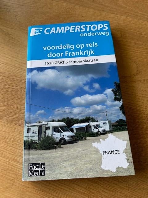 boek camperstops onderweg voordelig op reis door Frankrijk, Ophalen of Verzenden, Zo goed als nieuw