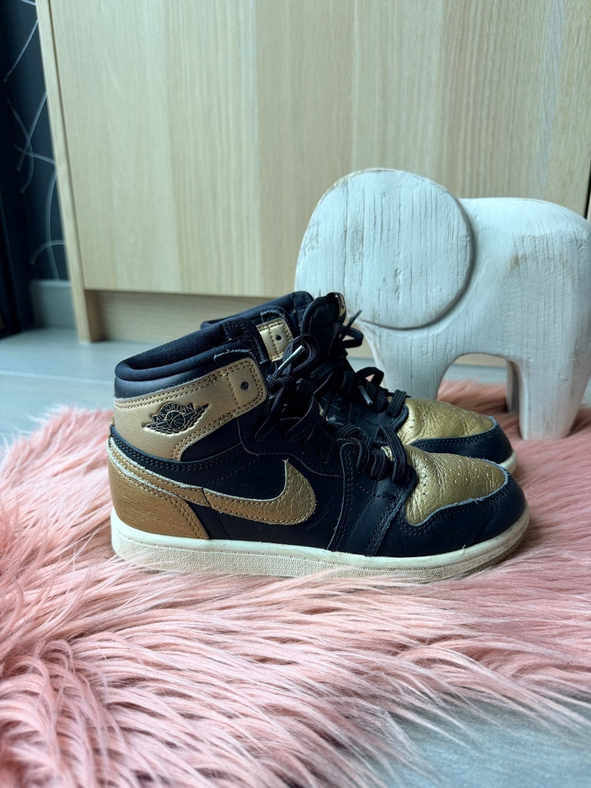 Air Jordan 1 Retro High OG "Black Metallic Gold”, Ophalen of Verzenden, Zo goed als nieuw