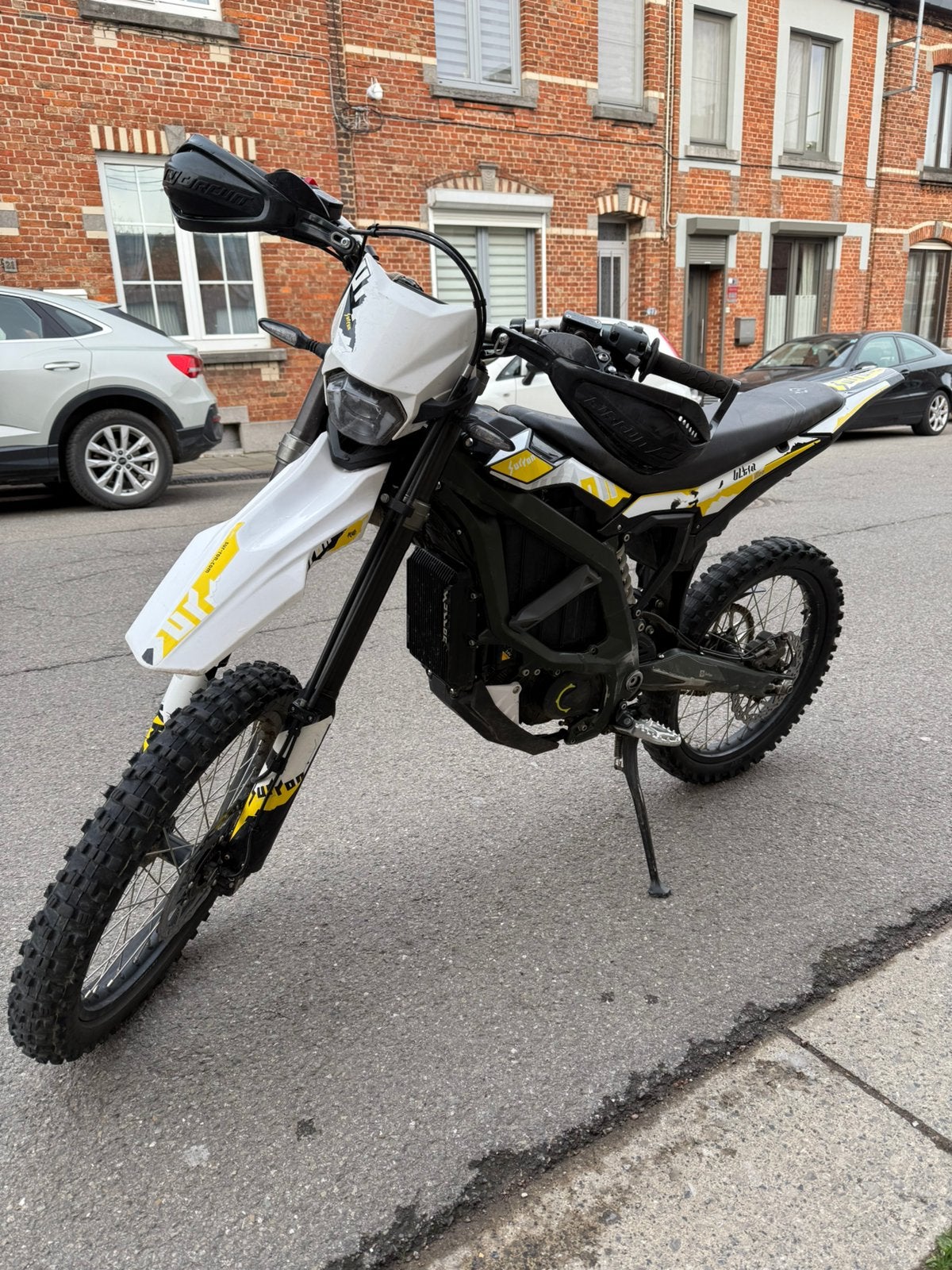 Surron ultra bee 21kw 125cc, Vélos & Vélomoteurs, Enlèvement, Comme neuf