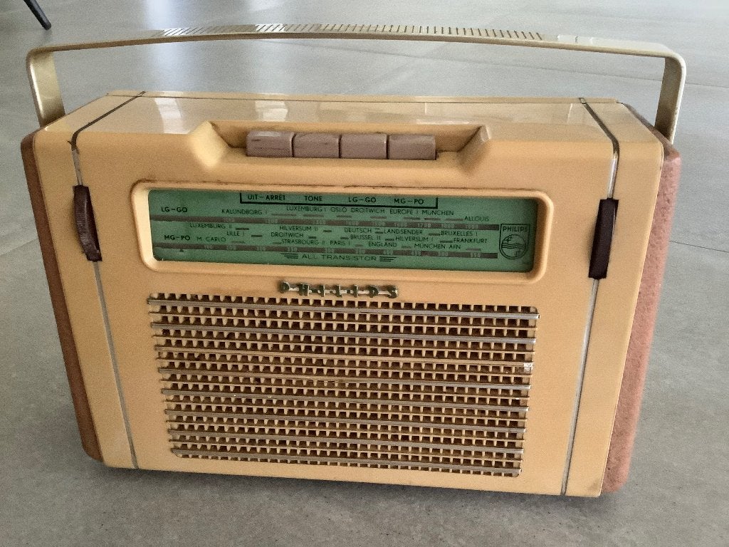 Vieille radio Philips, Enlèvement