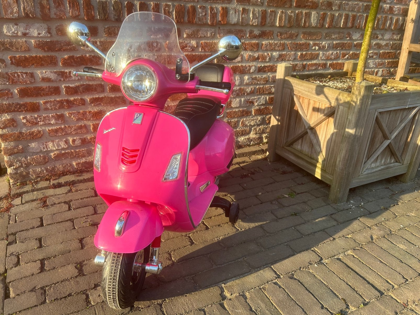 Roze Vespa elektrische scooter voor kinderen, Ophalen