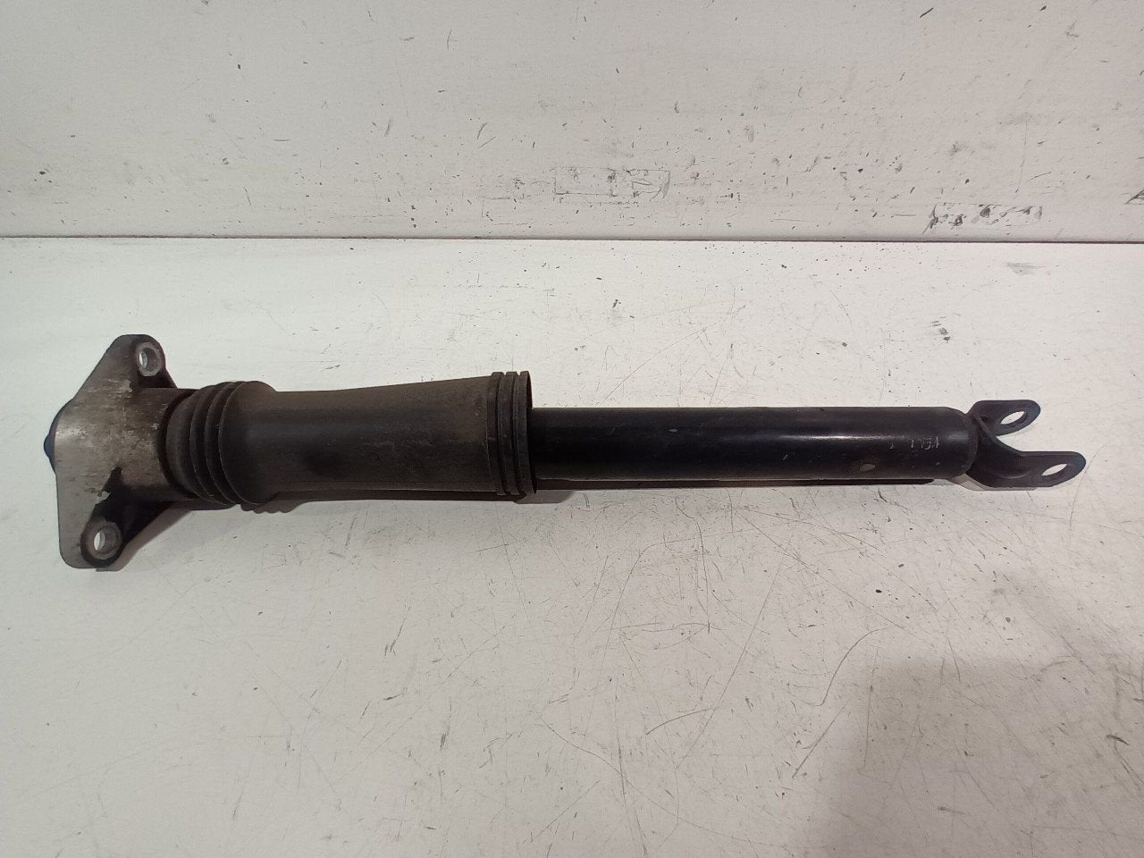 Schokbreker links achter Hyundai i30, Onderdelen@venauto.nl, Van der Ven Autorecycling B.V., Gebruikt, Ettenseweg 76, 4706 PB Roosendaal, The Netherlands