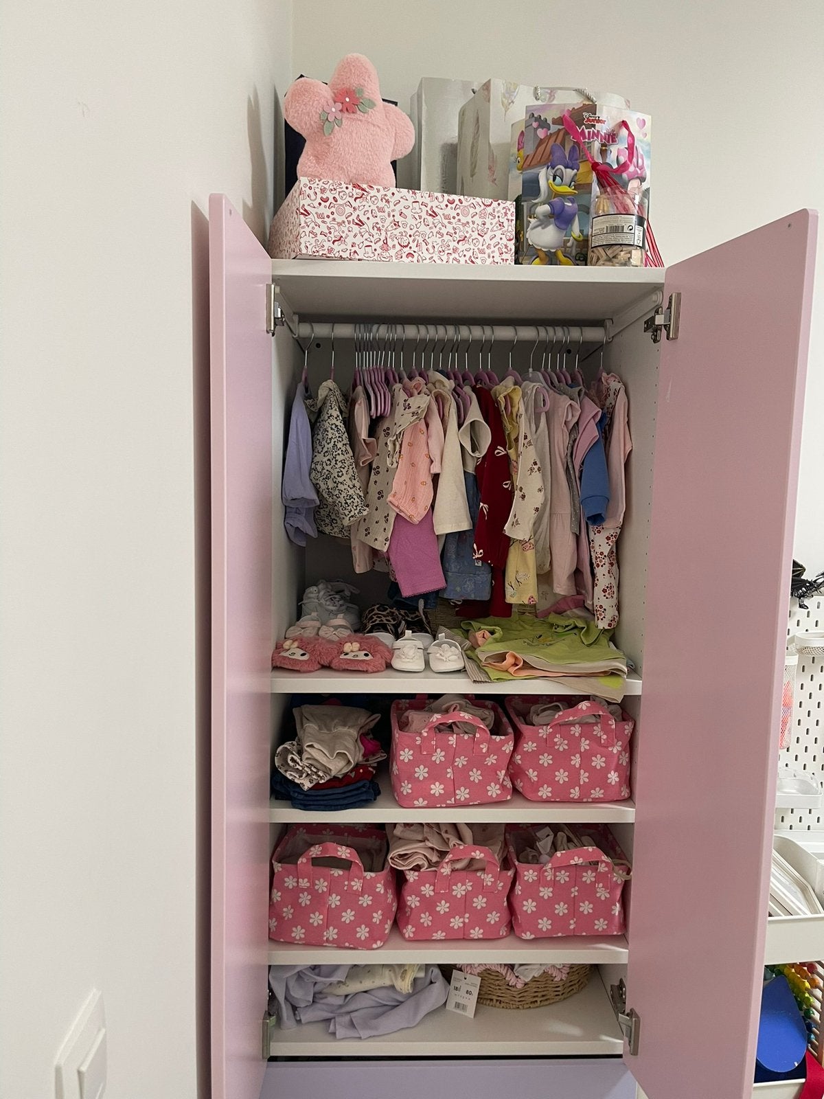 Roze kinderkast van / meisjeskast - Zeer netjes en compleet, Ophalen, Zo goed als nieuw, Kast