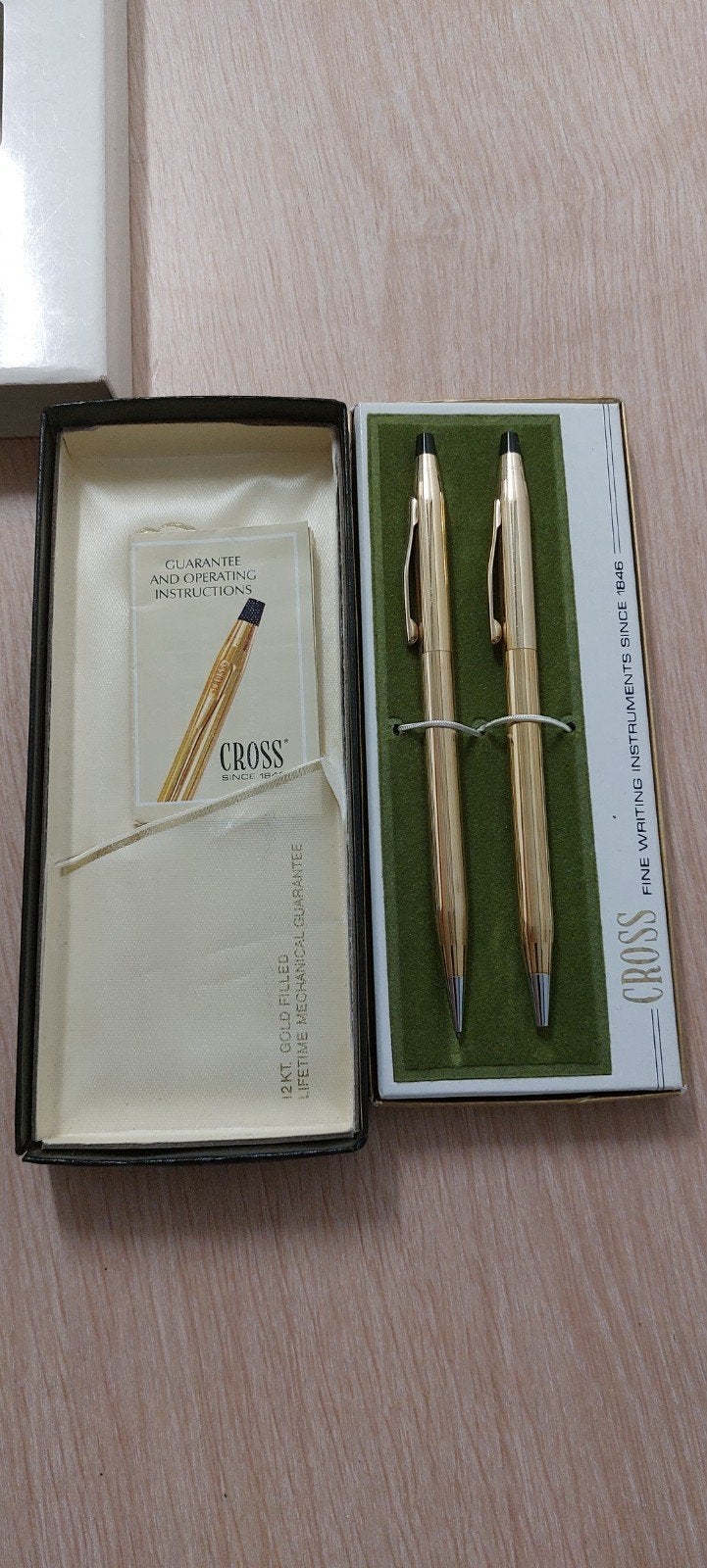 twee stylo's antiek, Enlèvement