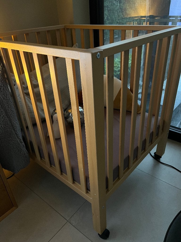 Naturel houten park, Kinderen en Baby's, Ophalen, Zo goed als nieuw, Rechthoekig, Wieltjes