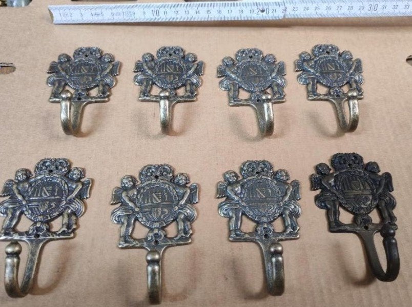 8 vintage gepatineerde bronzen kapstokhaken cherubijn, Ophalen, Brons