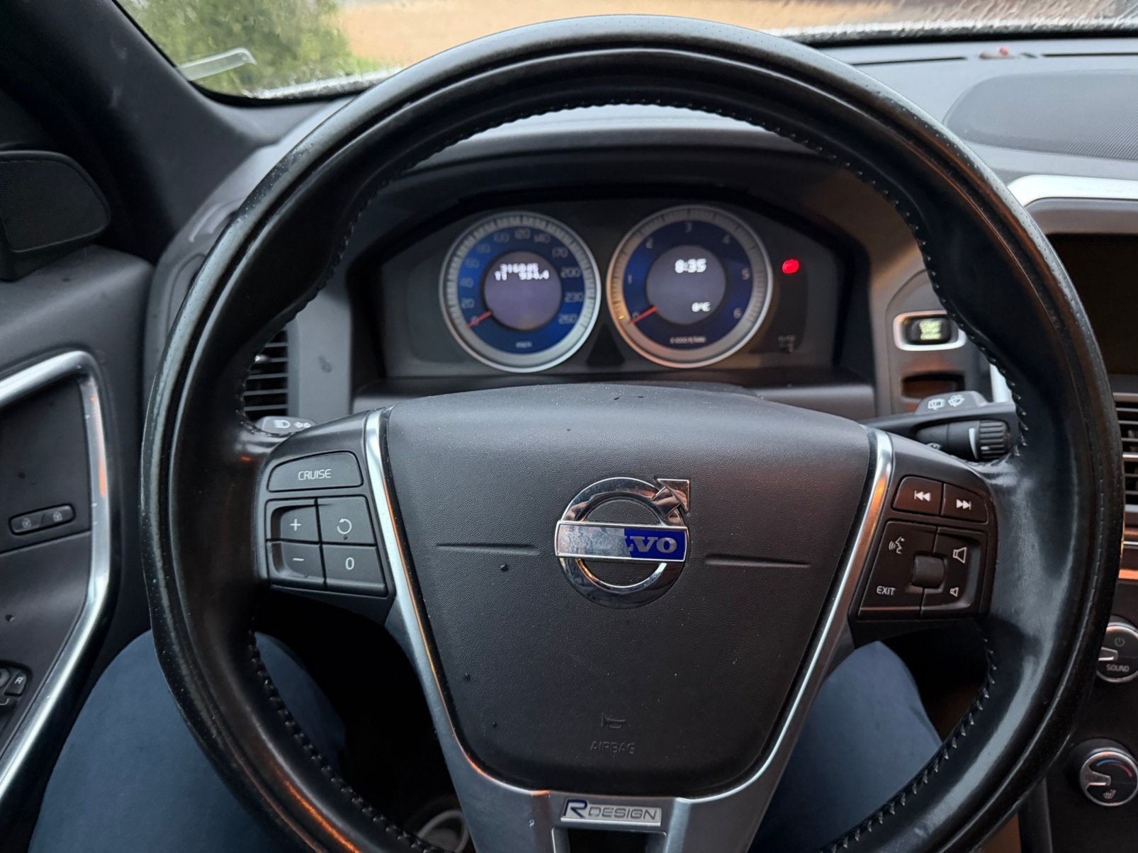 Volvo XC60 automaat R-design, Auto's, Zwart, 4 cilinders, 1984 cc, Wit