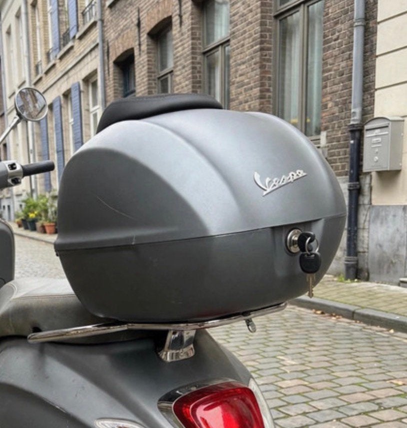 Originele Vespa Topkoffer 36L - Mat Grijs + Rugkussen +, Enlèvement, Neuf