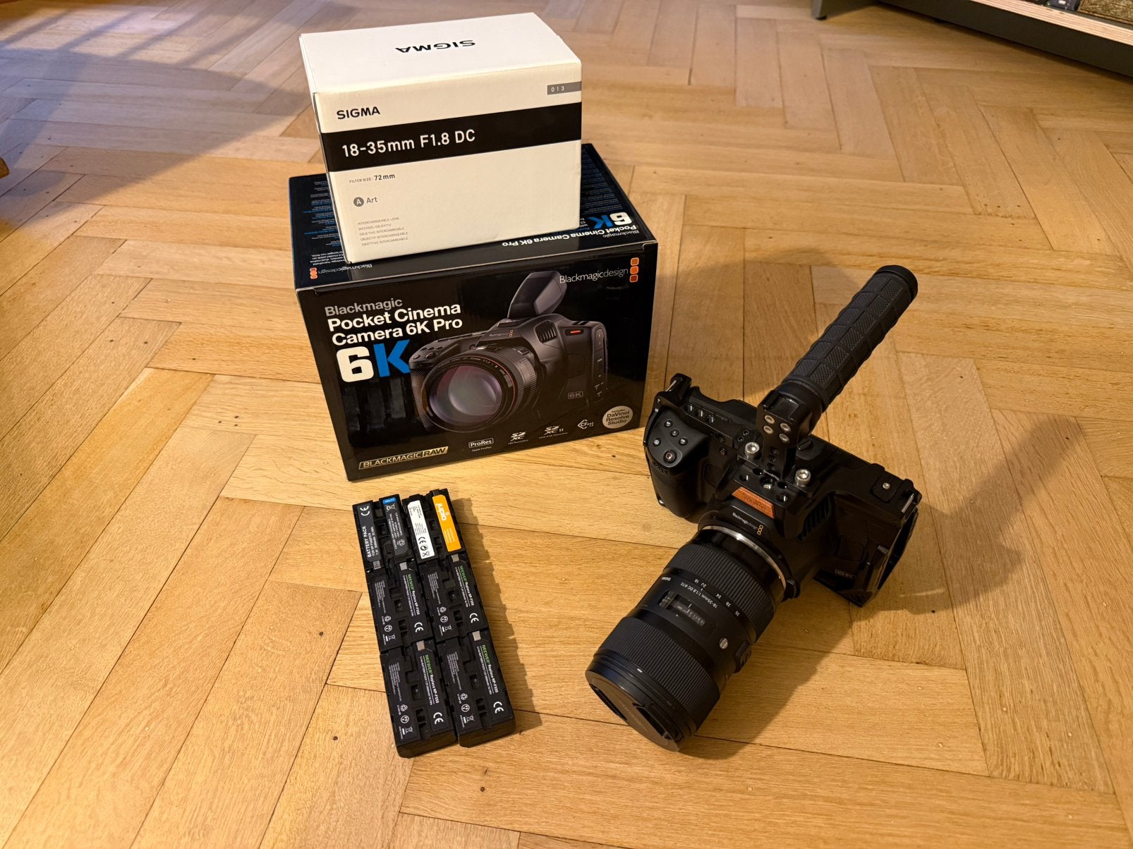 Blackmagic 6K Pro + Sigma 18-35 1.8, Enlèvement ou Envoi, Comme neuf, Caméra